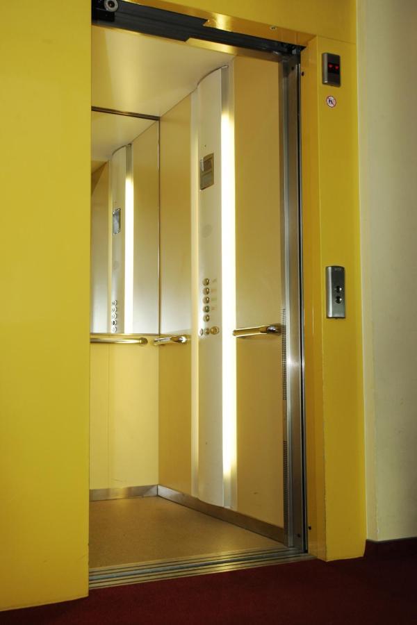 Hotel Tabor Maribor Buitenkant foto